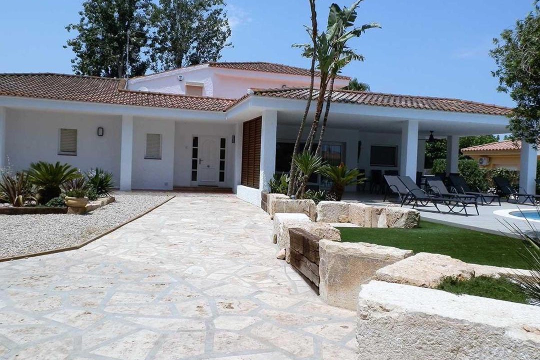 Photo of Buildings in Riumar