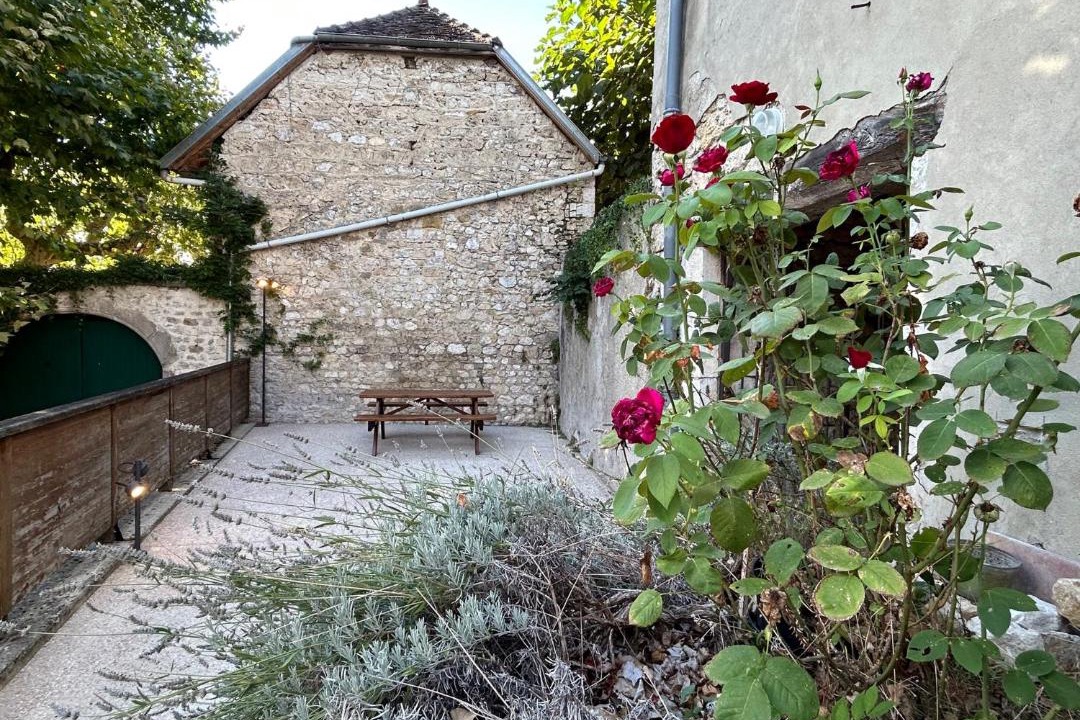 Photo of Buildings in Talissieu