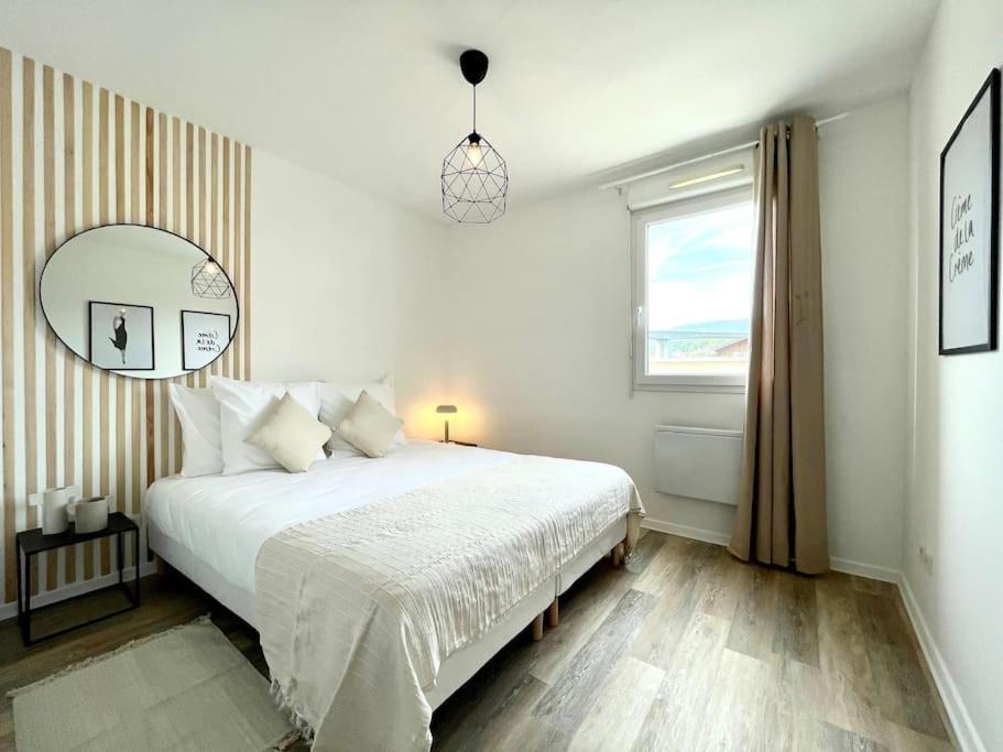 Photo of Bedroom in Bellegarde-sur-Valserine