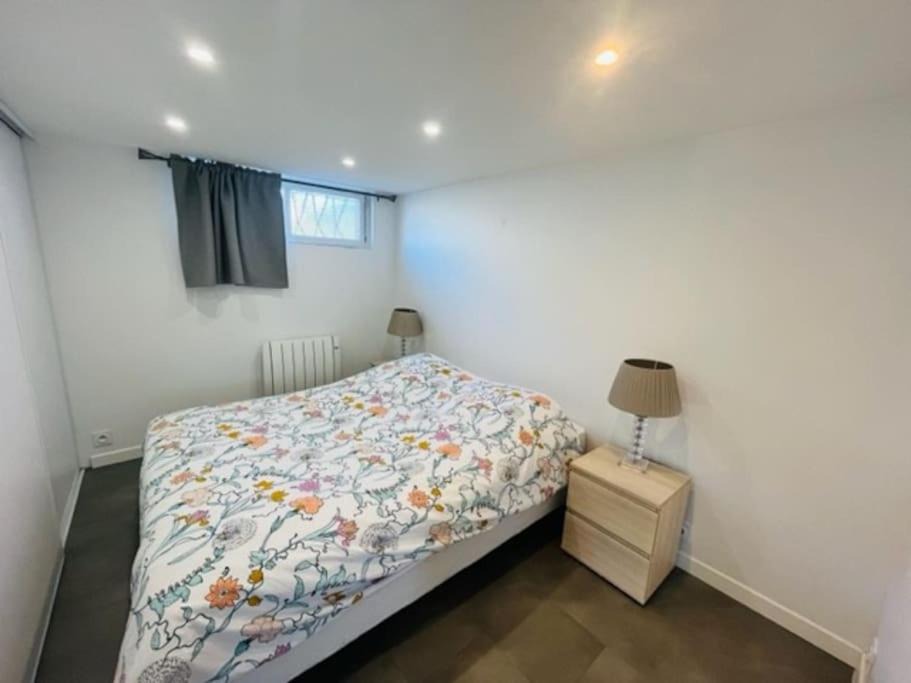 Photo of Bedroom in Saint-Symphorien-d'Ozon