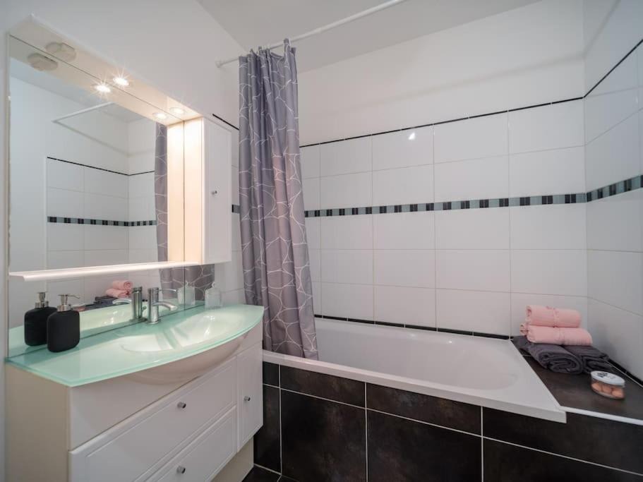 Photo of Bathroom in Venelles