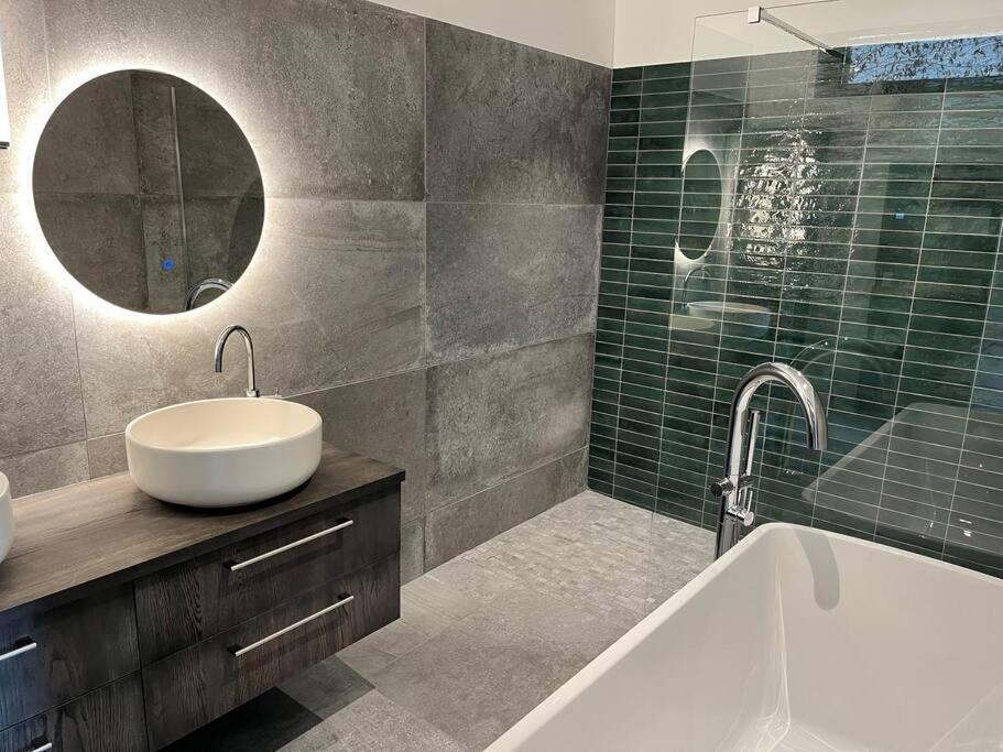 Photo of Bathroom in Chateauneuf-de-Gadagne