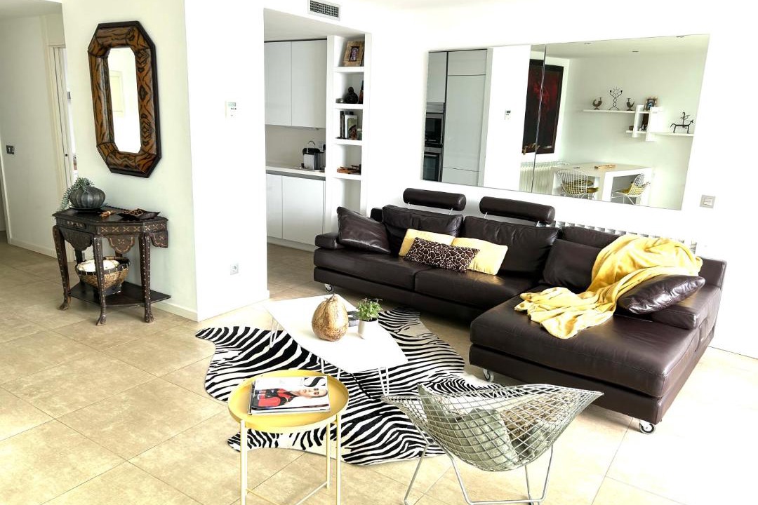 Photo of Livingroom in Roses Town Center