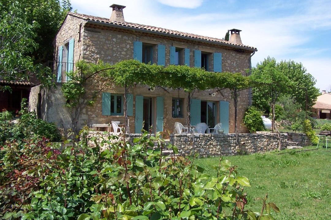 Photo of Buildings in Goult