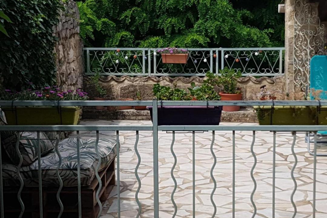 Photo of Patio Balcony in Collias