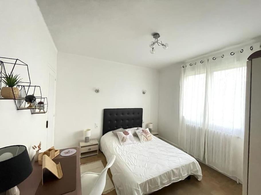 Photo of Bedroom in Vaux-les-Saint-Claude
