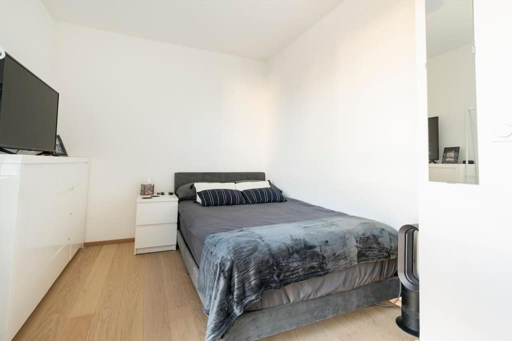 Photo of Bedroom in Ferney-Voltaire