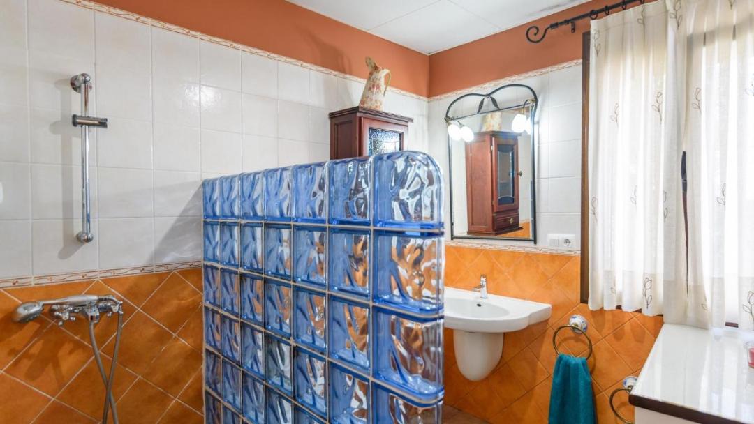Photo of Bathroom in El Real de la Jara