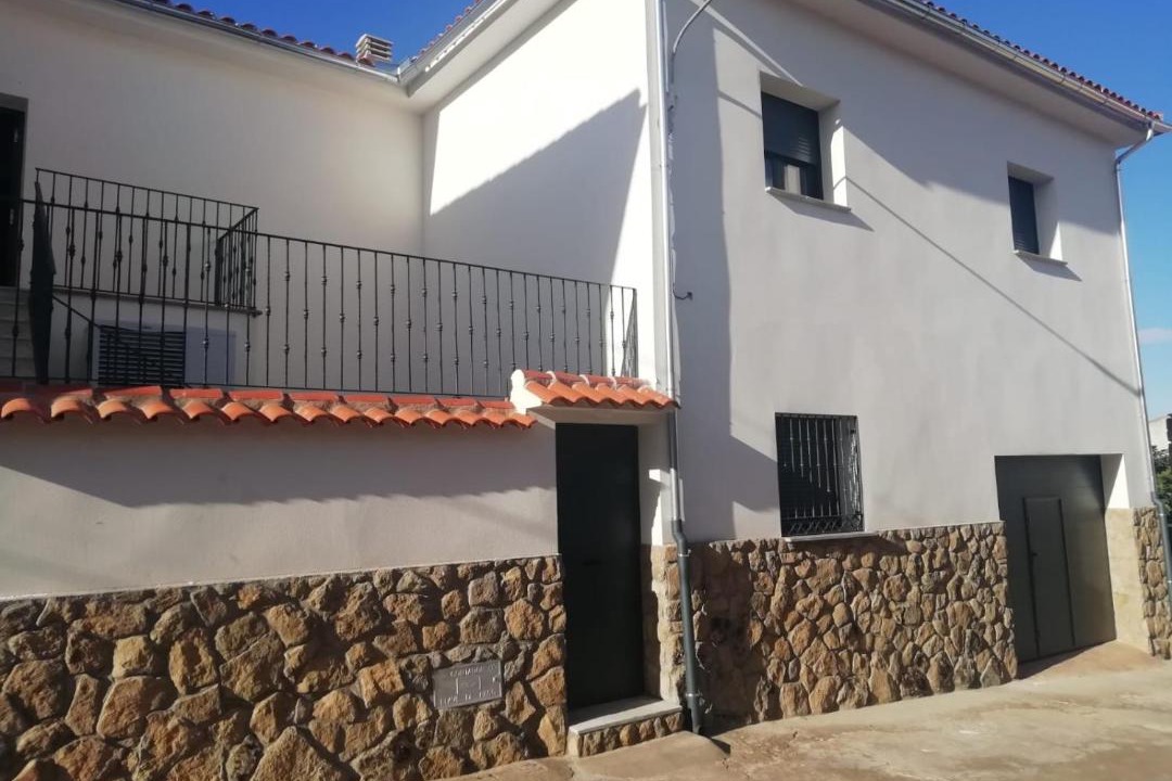 Photo of Buildings in Peraleda de San Roman
