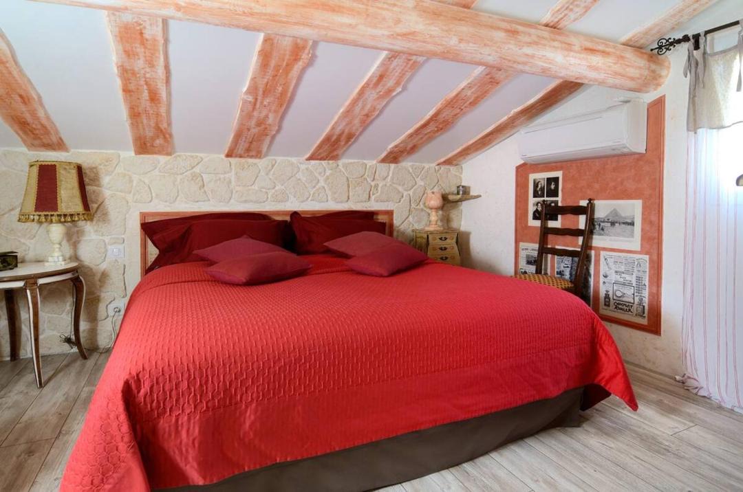 Photo of Bedroom in Lambesc