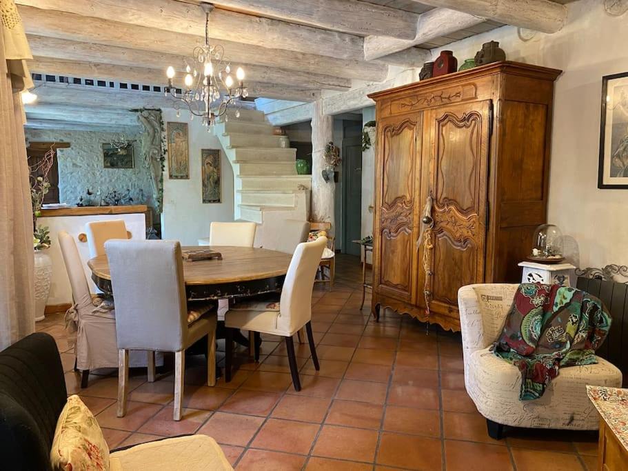 Photo of Livingroom in Sainte-Anastasie