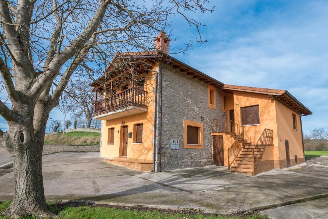 Photo of Buildings in Ribamontan al Monte