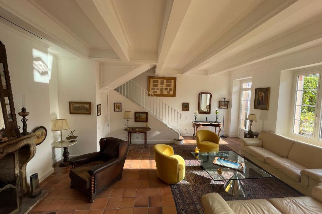 Photo of Livingroom in Prado-Perier