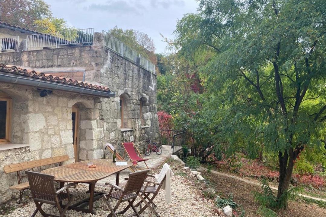 Photo of Patio Balcony in L'Isle-Bouzon