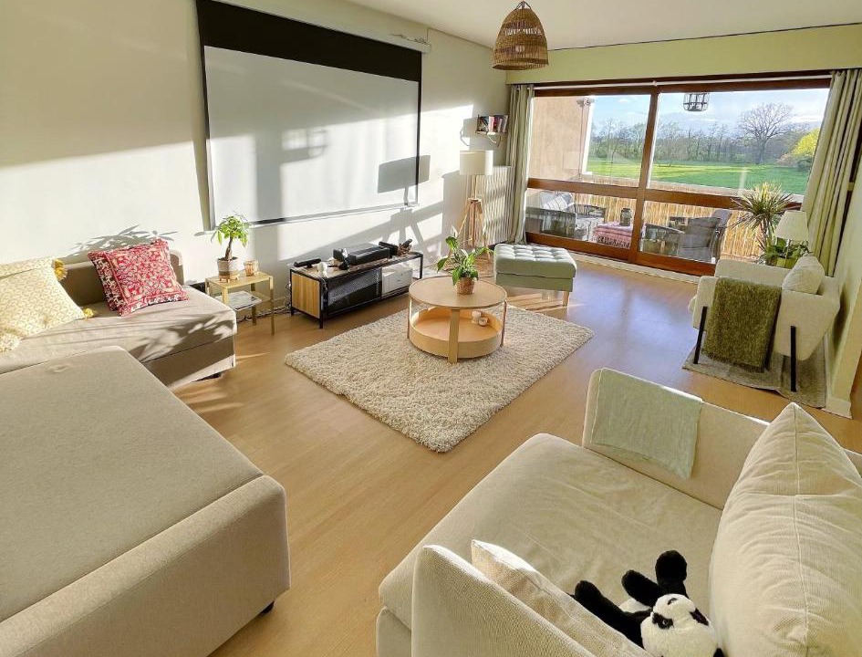 Photo of Livingroom in Ferney-Voltaire