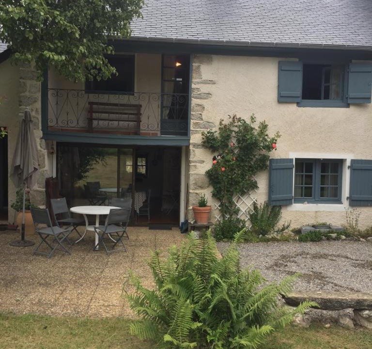 Photo of Buildings in Campan