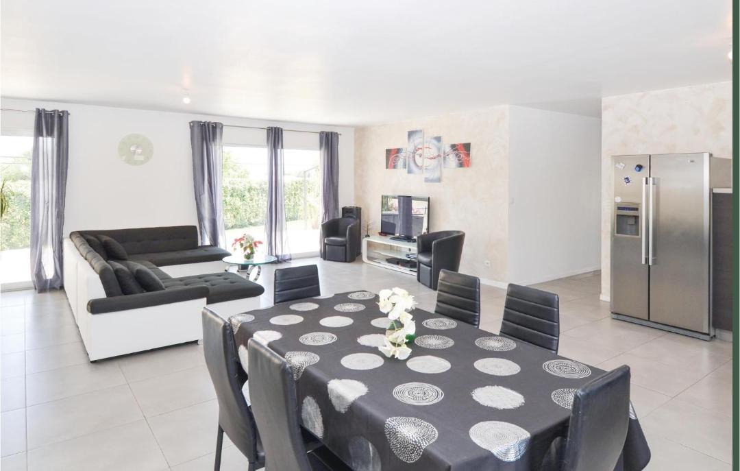 Photo of Livingroom in Sernhac