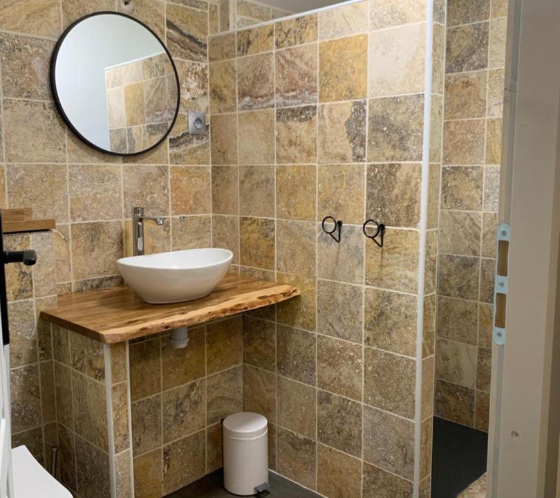 Photo of Bathroom in Saint Alban Auriolles