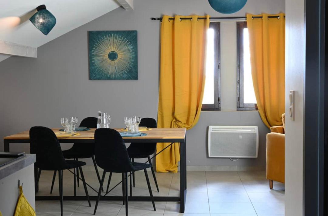 Photo of Livingroom in Cranves-Sales
