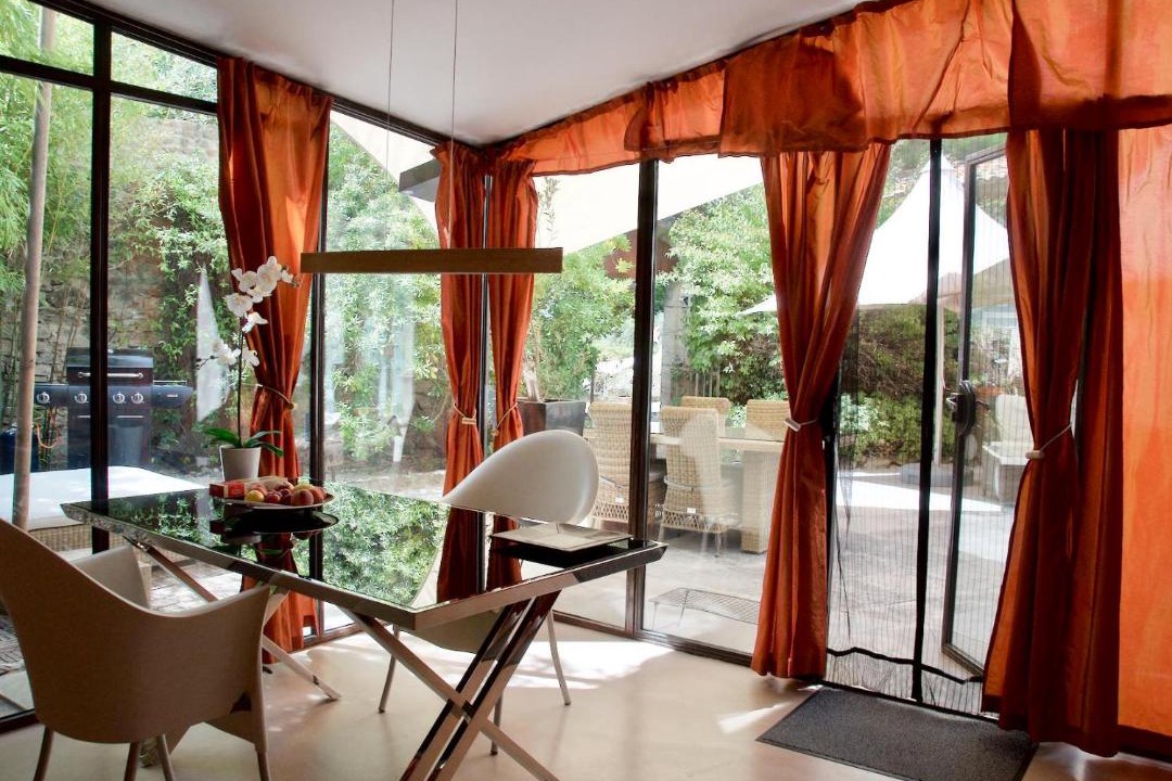 Photo of Livingroom in Oppede