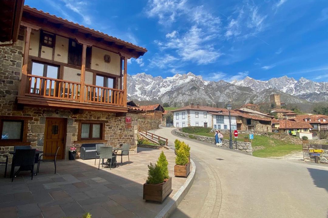 Photo of Buildings in Mogrovejo