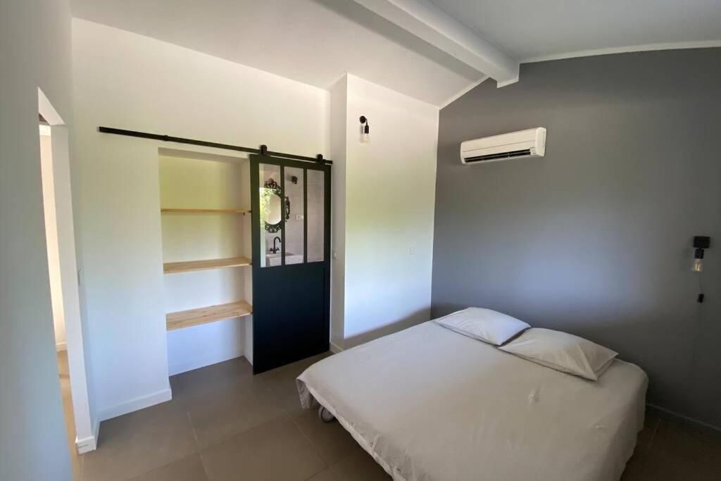 Photo of Bedroom in Crestet