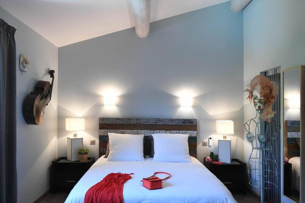 Photo of Bedroom in L'Isle-sur-la-Sorgue