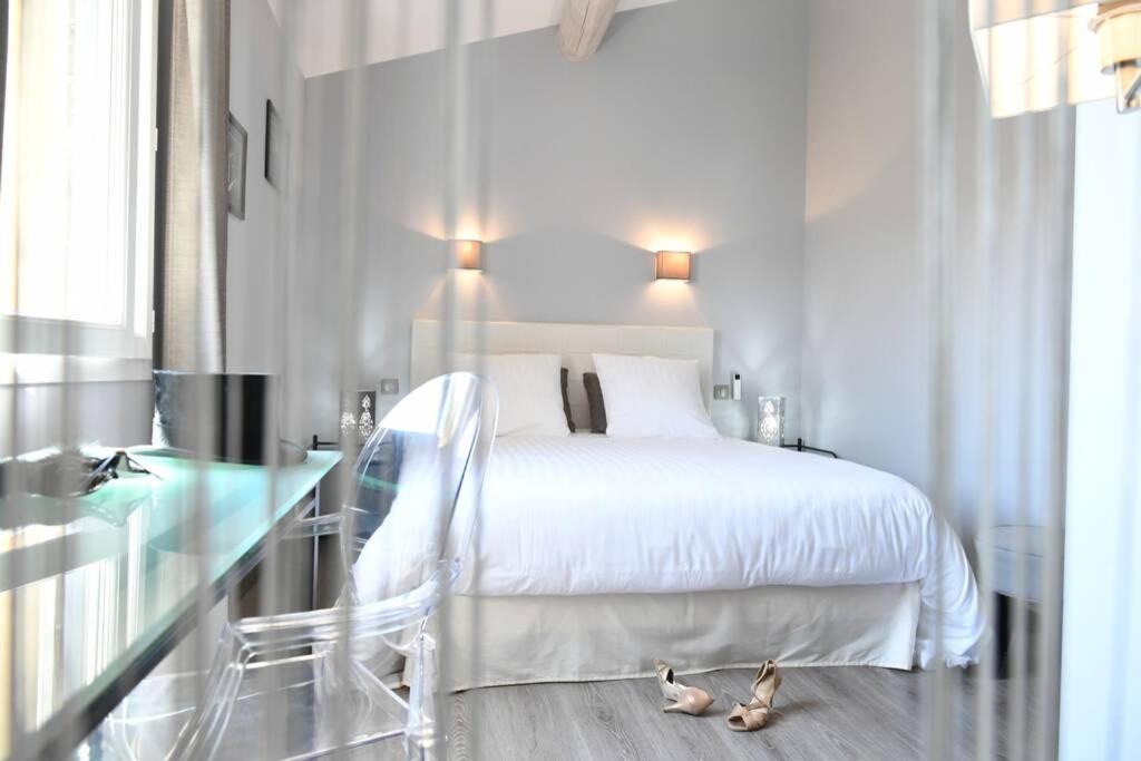 Photo of Bedroom in L'Isle-sur-la-Sorgue