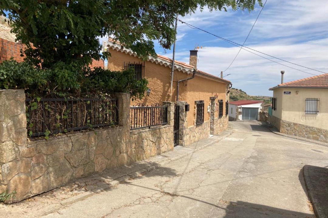 Photo of Buildings in Almenara de Tormes