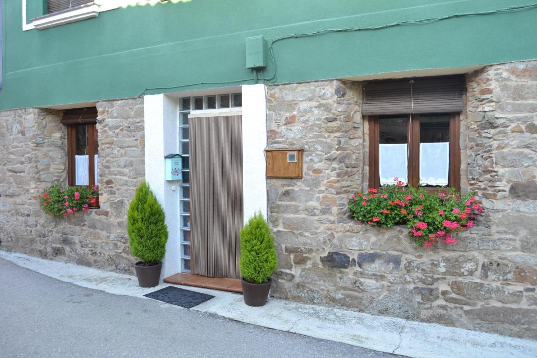 Photo of Buildings in Robledo de las Traviesas