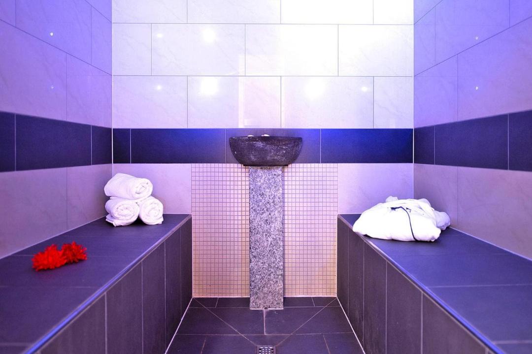 Photo of Bathroom in Glowe