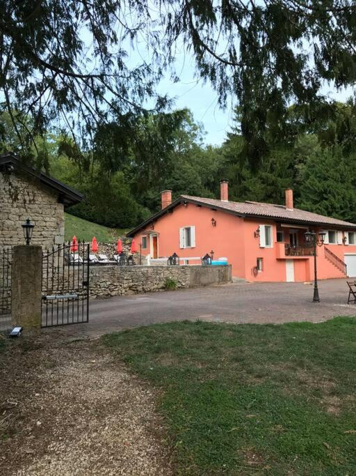 Photo of Buildings in Courmangoux