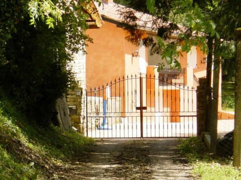 Photo of Buildings in Courmangoux