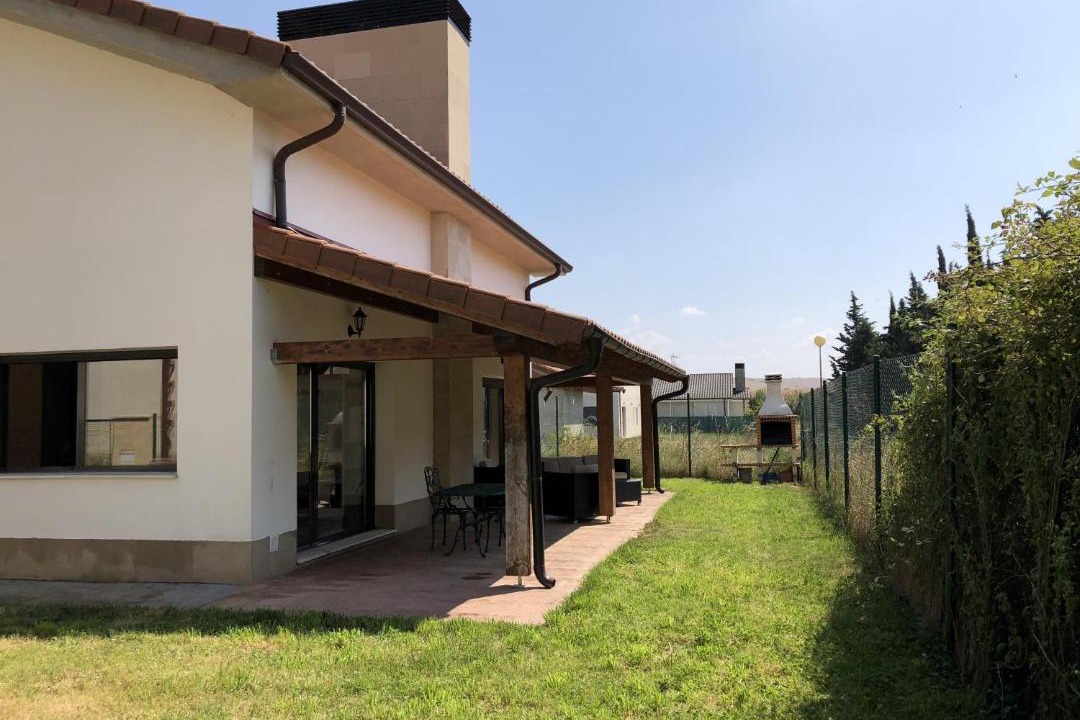 Photo of Buildings in Longuida