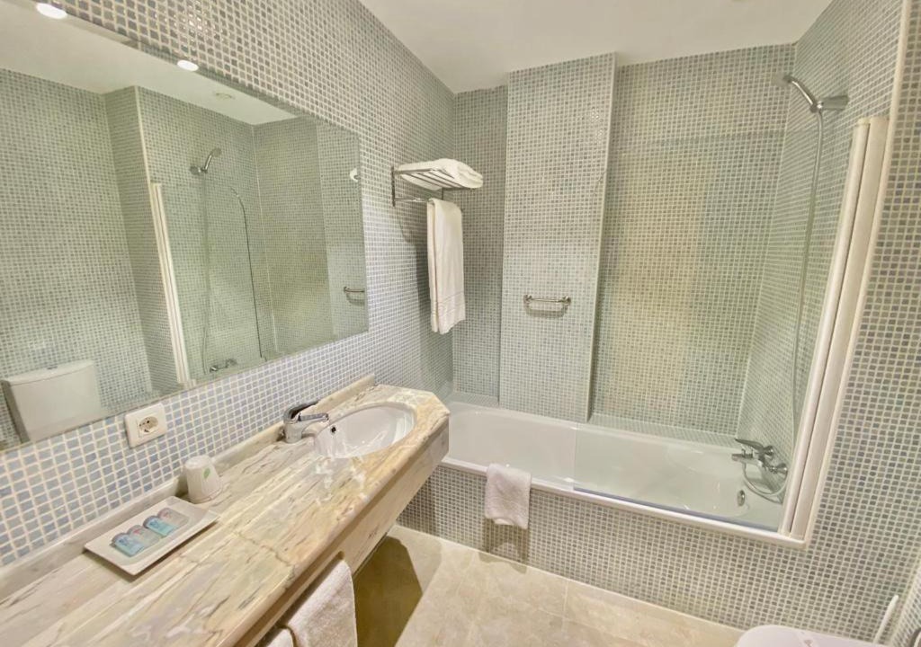 Photo of Bathroom in Duenas