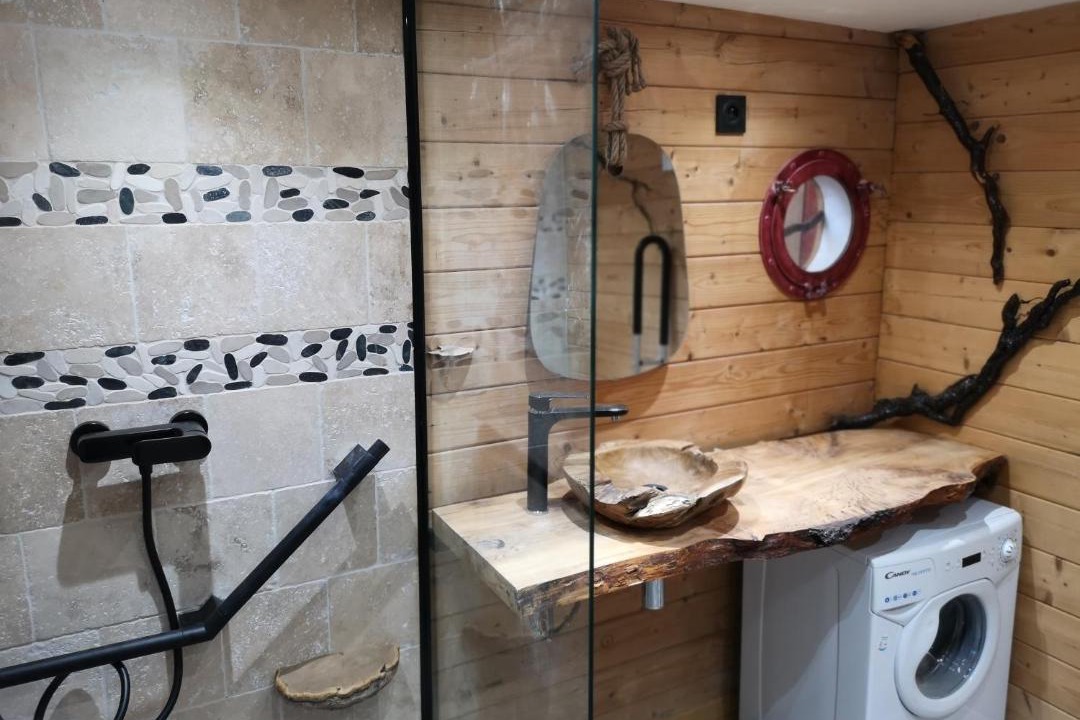 Photo of Bathroom in Lambesc