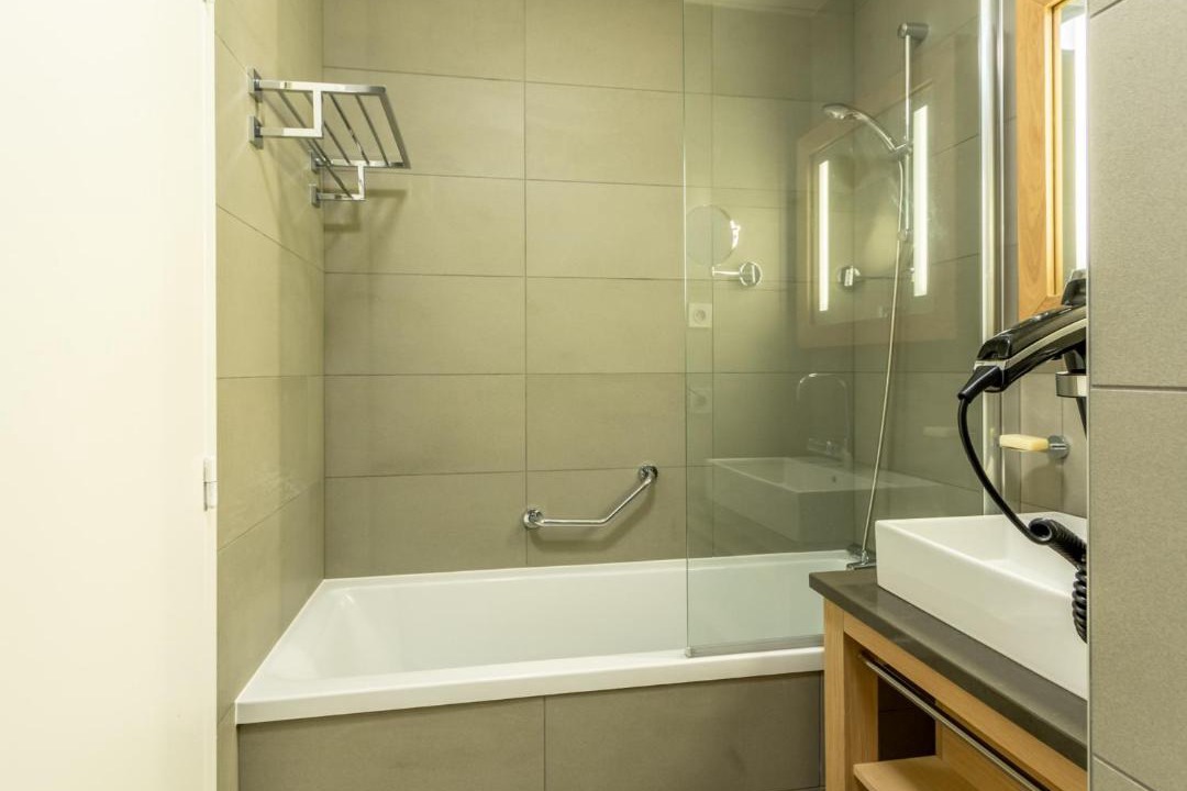 Photo of Bathroom in Arc-1800