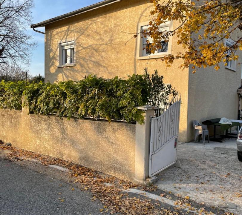 Photo of Buildings in Jons