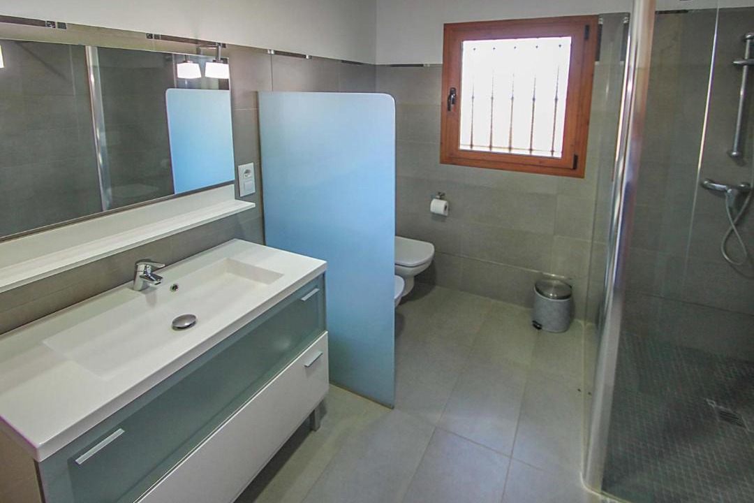 Photo of Bathroom in Canor