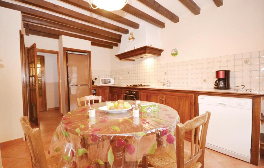 Photo of Kitchen in Saint-Martin-de-Castillon