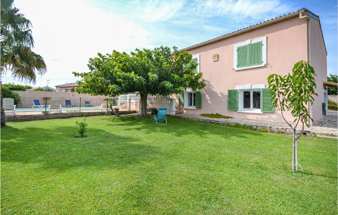 Photo of Buildings in Uchaud