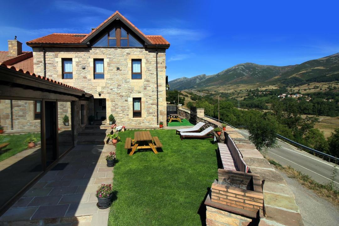 Photo of Buildings in Hermandad de Campoo de Suso