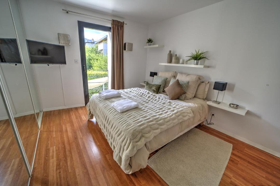 Photo of Bedroom in Saint-Genis-Pouilly