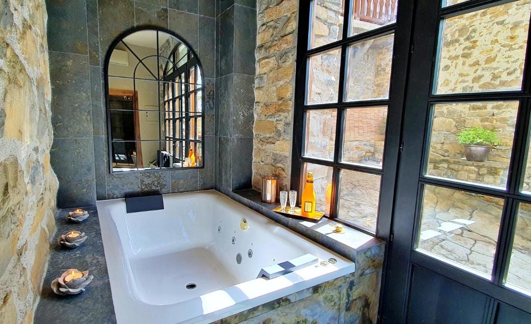 Photo of Bathroom in Banaston