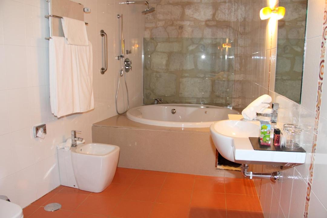 Photo of Bathroom in Valoria la Buena
