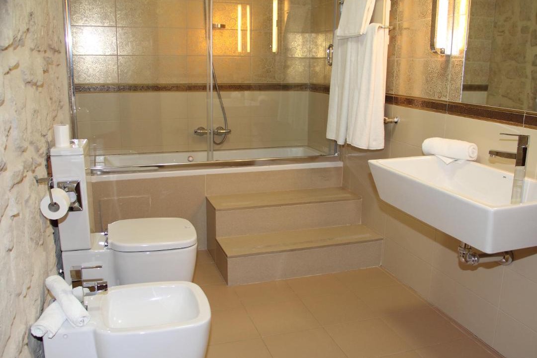 Photo of Bathroom in Valoria la Buena