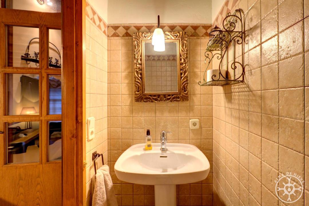 Photo of Bathroom in Tredos