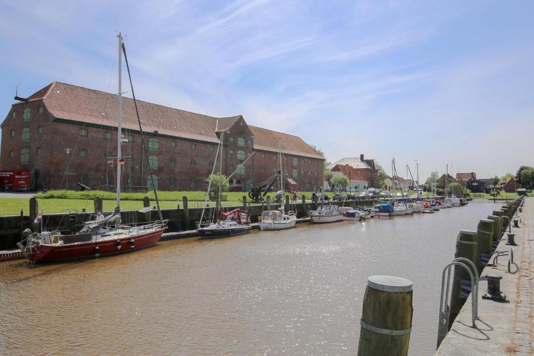 Photo of Buildings in Toenning