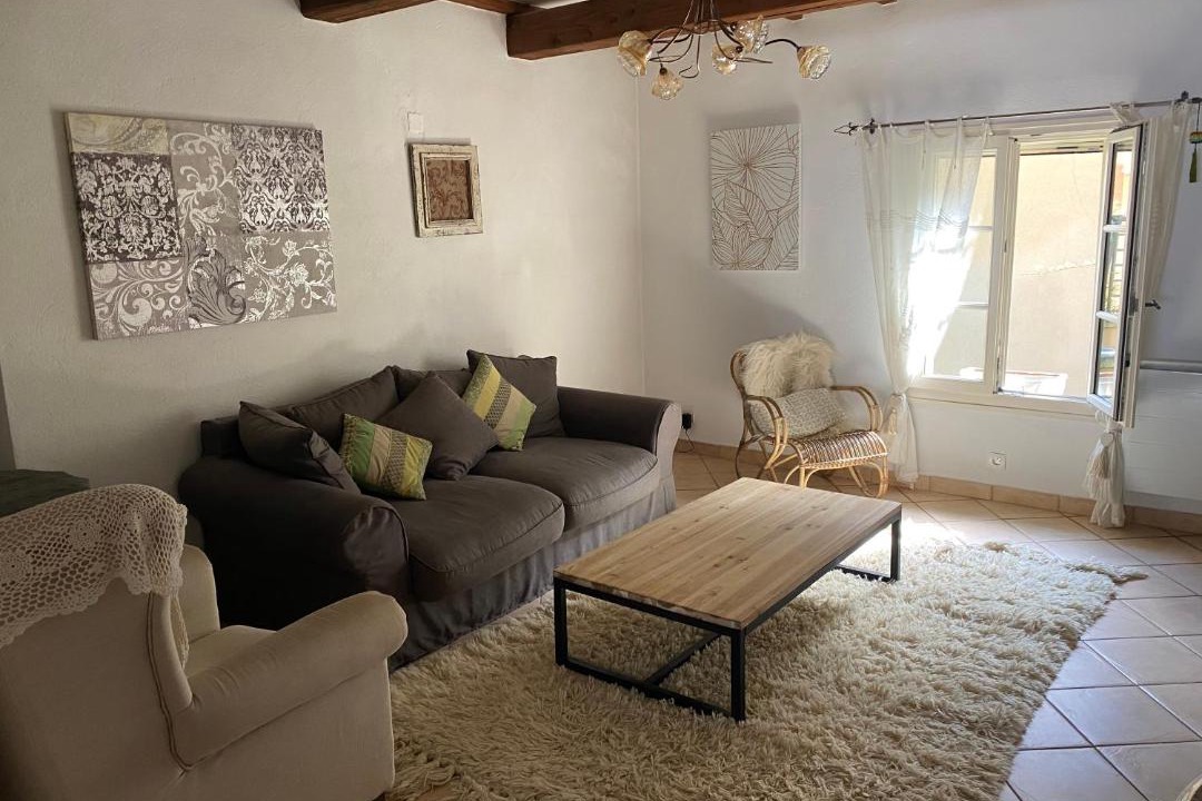 Photo of Livingroom in Saint-Quentin-la-Poterie