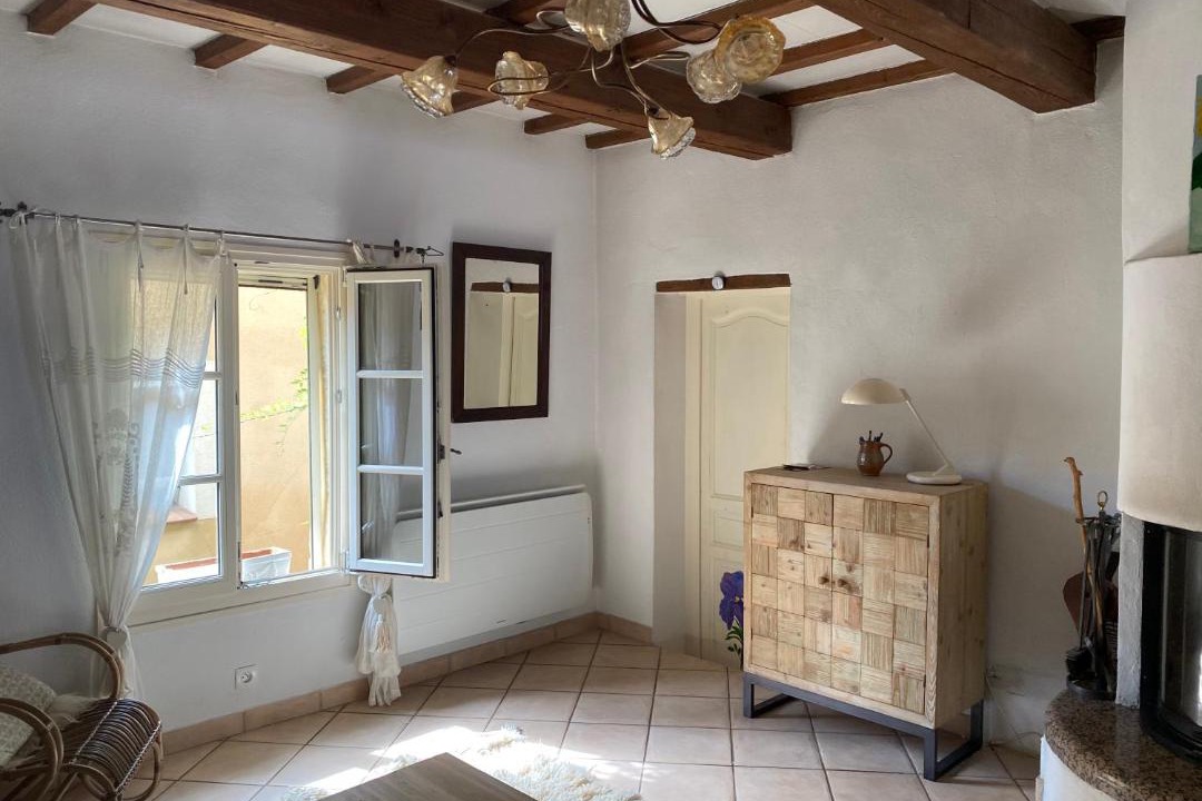 Photo of Livingroom in Saint-Quentin-la-Poterie